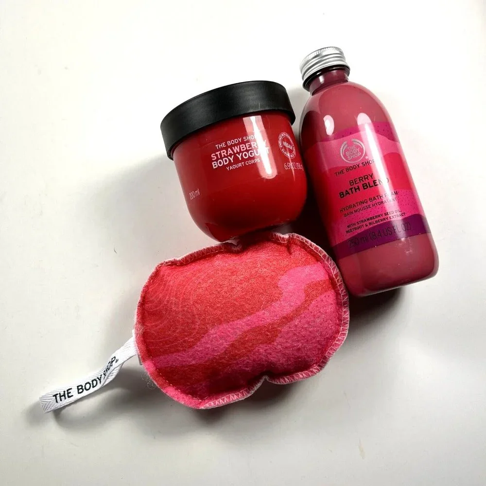 The Body Shop Berries & Bubbles Strawberry Bath Gift Set 3pc Limited Edition